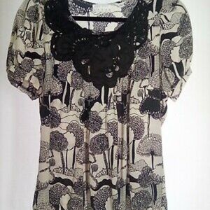 Kimchi & Blue - Urban Outfitters - 100% Silk Puff Sleeve Tree Blouse